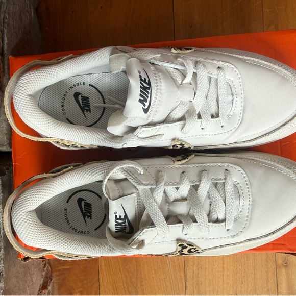 NIB/New Women’s Nike Waffle Debut 6 - Picture 3 of 6